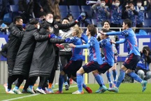 Nhật Bản thắng Saudi Arabia, cuộc đua dự World Cup căng như dây đàn