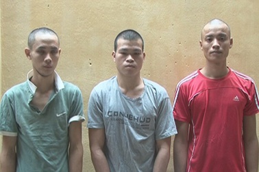 Bắt nhóm trộm cắp rượu ngoại trên sông gần khu vực biên giới