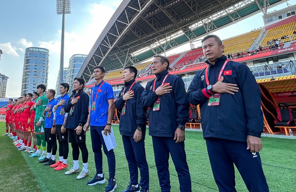 គ្រូបង្វឹក U22 វៀតណាម សរសើរកីឡាកររបស់ខ្លួន ក្រោយចាញ់ Uzbekistan U22 - ១ HLV U22 Việt Nam khen ngợi các học trò sau trận thua U22 Uzbekistan - 1