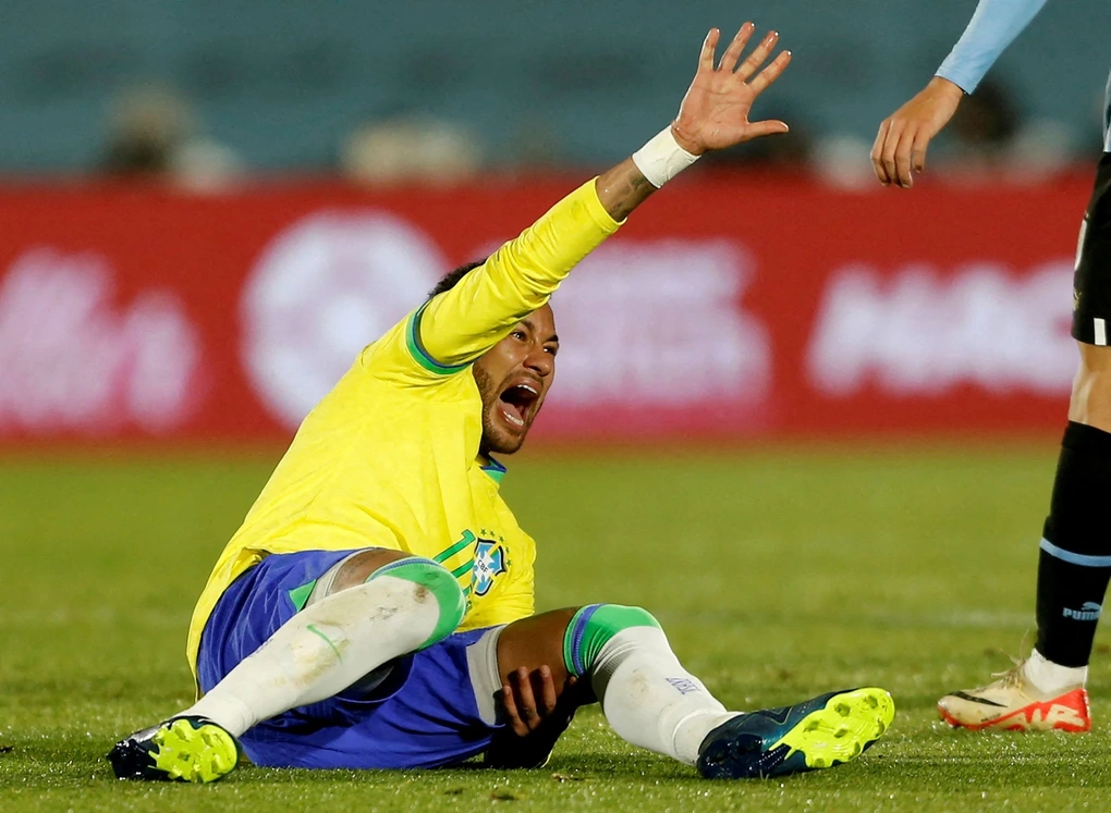 Nghỉ thi đấu 10 tháng, Neymar tạo ra bê bối gây phẫn nộ - 1