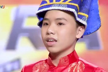 Phi Thanh Vân lộ giọng hát yếu trên sóng truyền hình.