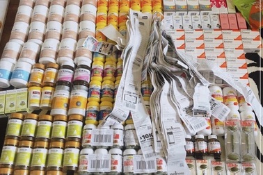 Black Friday: Hàng xách tay công khai giảm giá, bất chấp "lệnh" xử phạt