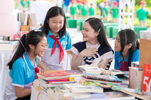 Giới trẻ hào hứng dự hội sách lớn nhất TP Vinh