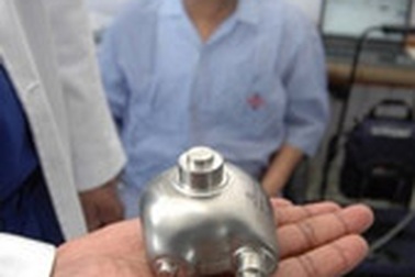 Ca ghép tim nhân tạo đầu tiên của châu Á 