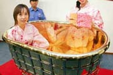Bồn tắm siêu đắt bằng vàng 