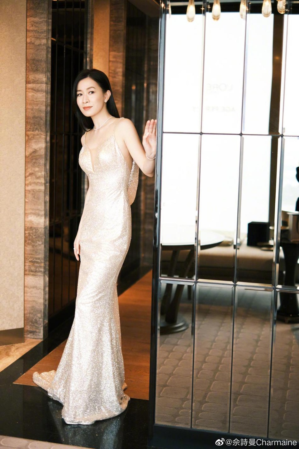 “Nhàn Phi” Xa Thi Mạn: Không có người ngắm, phụ nữ vẫn phải là đoá hoa đẹp - 5 “Nhàn Phi” Xa Thi Mạn: Không có người ngắm, phụ nữ vẫn phải là đoá hoa đẹp - 5