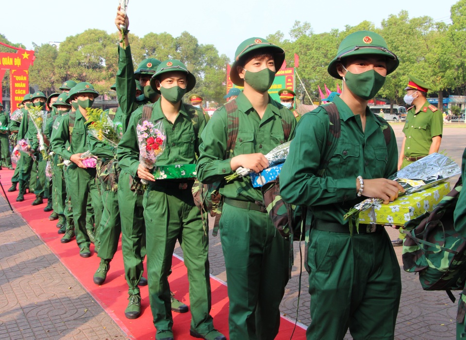 Nữ tân binh nhập ngũ: Nghĩa vụ bảo vệ Tổ quốc không riêng của nam giới - 8 Nữ tân binh nhập ngũ: Nghĩa vụ bảo vệ Tổ quốc không riêng của nam giới - 8
