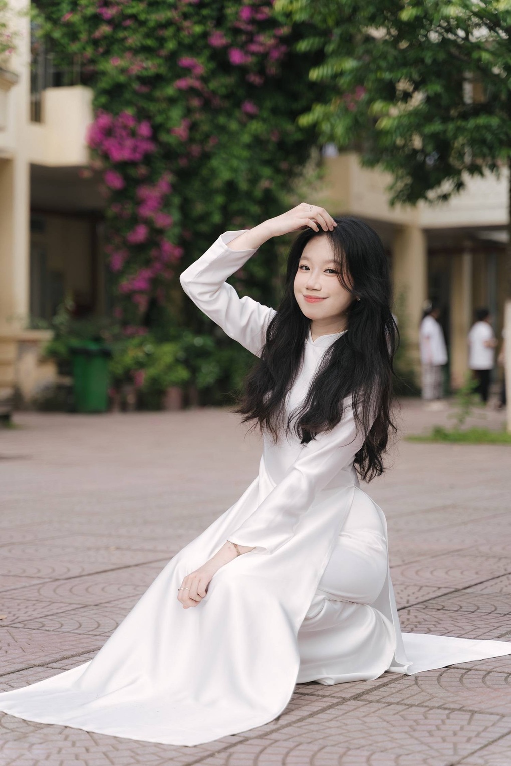 Nữ sinh khối khoa học tự nhiên đạt 9,75 điểm văn thi tốt nghiệp THPT - 2 Nữ sinh khối khoa học tự nhiên đạt 9,75 điểm văn thi tốt nghiệp THPT - 2