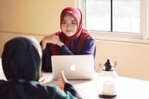 Phụ nữ trẻ Indonesia khởi nghiệp thành công với thời trang Hồi giáo