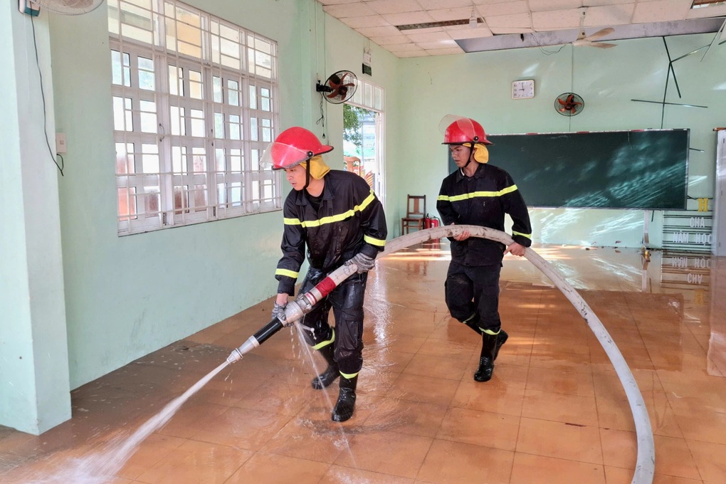 Memastikan jaminan sosial bagi masyarakat agar kehidupan mereka segera stabil pasca badai - 3 Đảm bảo an sinh để người dân sớm ổn định cuộc sống sau bão - 3