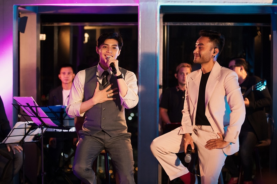 Đông Nhi “bế bụng bầu” vẫn “cháy hết mình” song ca cùng Noo Phước Thịnh - 1 Đông Nhi “bế bụng bầu” vẫn “cháy hết mình” song ca cùng Noo Phước Thịnh - 1