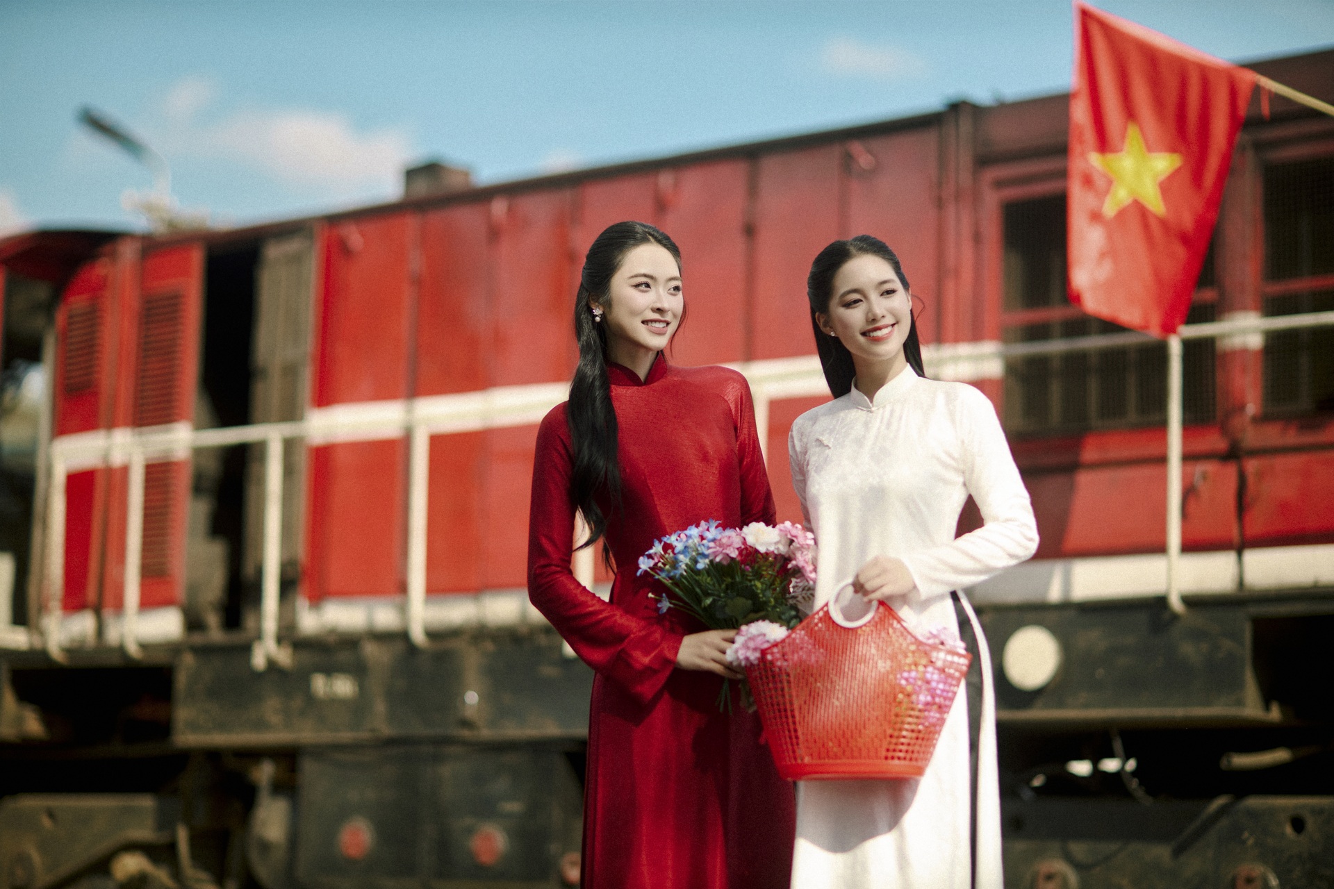 Thiếu úy cảnh vệ sánh vai cùng với top 3 Hoa hậu Việt Nam - 8 Thiếu úy cảnh vệ sánh vai cùng với top 3 Hoa hậu Việt Nam - 8