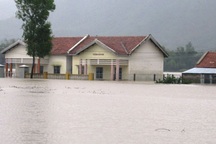 Mưa lớn, các hồ thủy điện lại xả lũ 