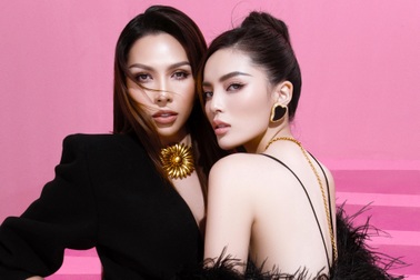 Kỳ Duyên - Minh Triệu "gây sốt" khi tình tứ ôm eo, gợi cảm hết nấc