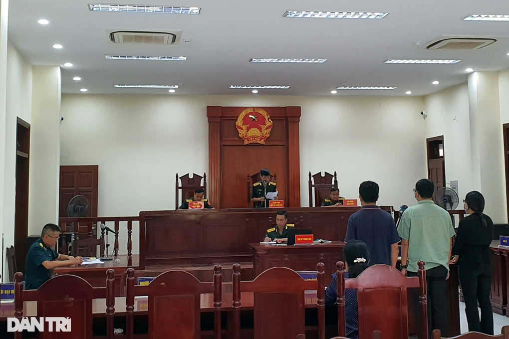 Hoãn phiên xử cựu sĩ quan tông chết nữ sinh lớp 12 - 1 Hoãn phiên xử cựu sĩ quan tông chết nữ sinh lớp 12 - 1
