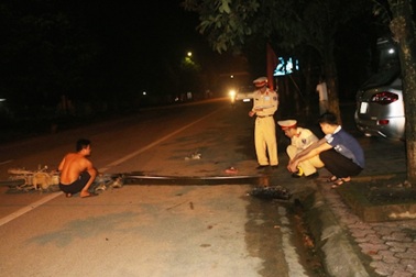 Ô tô của Bí thư Huyện ủy va chạm với xe máy, 2 người nhập viện