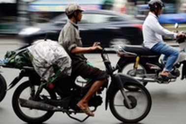 Xe máy - phương tiện kiếm sống của người dân lao động