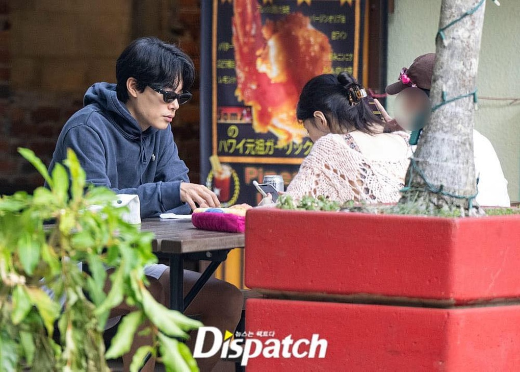 Han So Hee và tình mới buồn bã trong loạt ảnh hẹn hò mới được hé lộ - 4 Han So Hee và tình mới buồn bã trong loạt ảnh hẹn hò mới được hé lộ - 4