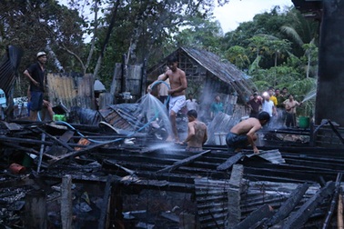 Hỏa hoạn thiêu rụi 3 căn nhà