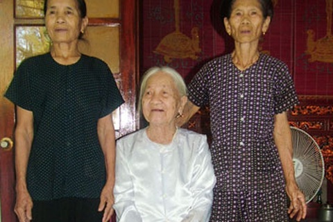 Mẹ Việt Nam anh hùng và hai nàng dâu goá bụa