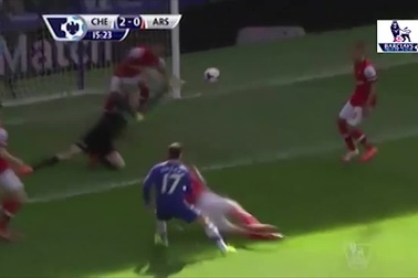 Trọng tài rút nhầm thẻ đỏ trận Chelsea vs Arsenal