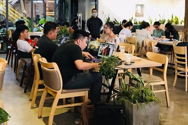 Thống kê bất ngờ: Người lương càng thấp càng đi cà phê nhiều