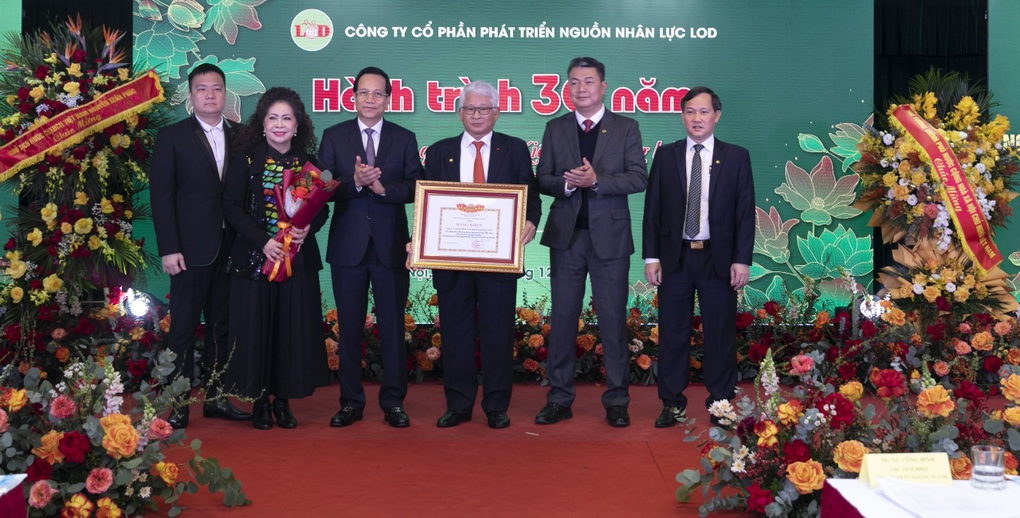 Doanh nghiệp đưa 60.000 lao động đi nước ngoài nhận bằng khen của Bộ trưởng - 1 Doanh nghiệp đưa 60.000 lao động đi nước ngoài nhận bằng khen của Bộ trưởng - 1