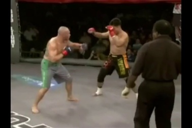 Màn đấu võ ấn tượng của võ sĩ gốc Việt Cung Lê