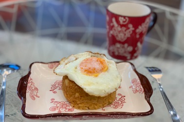 Vào bếp ngày giãn cách: Món cơm mỳ tokbokki của "ông bố quốc dân"