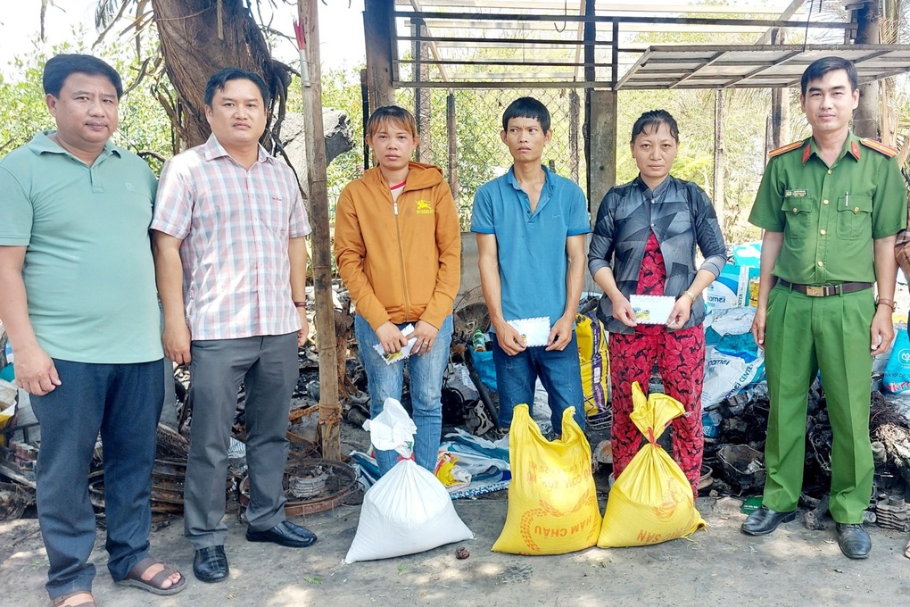 3 ngôi nhà của 3 anh em ruột cùng bị lửa thiêu rụi - 2 3 ngôi nhà của 3 anh em ruột cùng bị lửa thiêu rụi - 2
