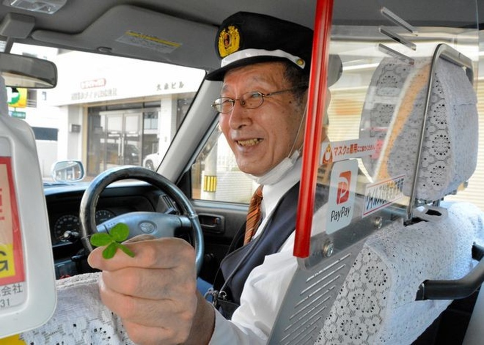 Chuyện tử tế ở Nhật: Tài xế tặng cỏ bốn lá cho khách đi taxi suốt 7 năm - 1 Chuyện tử tế ở Nhật: Tài xế tặng cỏ bốn lá cho khách đi taxi suốt 7 năm - 1