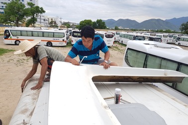 Nha Trang: Dịch Covid-19 khiến tài xế xe du lịch thất nghiệp, mất thu nhập