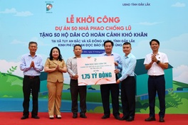 Khởi công 50 nhà phao chống lũ do bạn đọc Dân trí tặng người dân Đắk Lắk