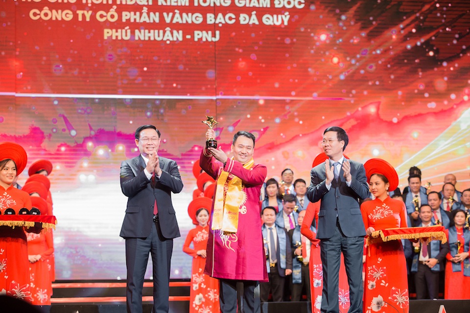 CEO PNJ Lê Trí Thông được vinh danh Top 10 Xuất sắc nhất giải thưởng Sao Đỏ năm 2019 - 4 CEO PNJ Lê Trí Thông được vinh danh Top 10 Xuất sắc nhất giải thưởng Sao Đỏ năm 2019 - 4