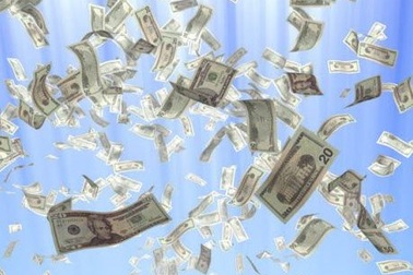 Bị người yêu “đá”, chàng trai rải tiền khắp nhà ga