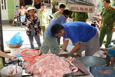 Cần Thơ: Phát hiện hơn 1 tấn mỡ heo không rõ nguồn gốc