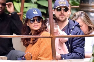 Hình ảnh hiếm hoi của tài tử La La Land và bạn gái hơn 6 tuổi