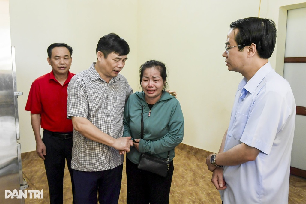 Trẻ mầm non bị bỏ quên trên ô tô: Cháu đi bế giảng rồi mãi mãi không về - 2 Trẻ mầm non bị bỏ quên trên ô tô: Cháu đi bế giảng rồi mãi mãi không về - 2