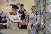 Nhiều tỉnh, thành cho học sinh khối 9, 12 đi học trở lại từ 22/4