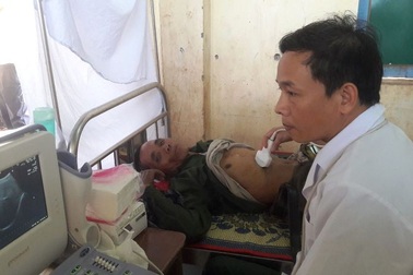 Hơn 500 người dân vùng biên giới được khám bệnh và cấp thuốc miễn phí