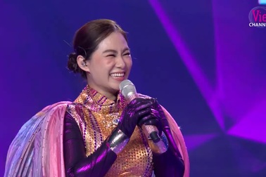 Ca sĩ Lương Bích Hữu tại chương trình Ca sĩ mặt nạ