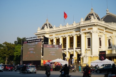 Ba màn hình khổng lồ phục vụ khán giả trận U22 Việt Nam - U22 Indonesia