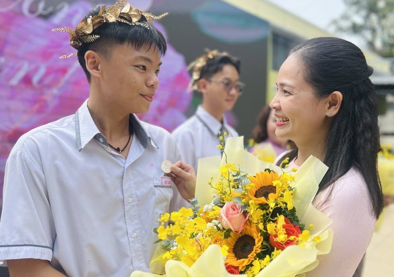 Lời Bộ trưởng “người lớn không còn đánh nhau” và đứa trẻ trốn ở nhà vệ sinh - 6 Lời Bộ trưởng “người lớn không còn đánh nhau” và đứa trẻ trốn ở nhà vệ sinh - 6