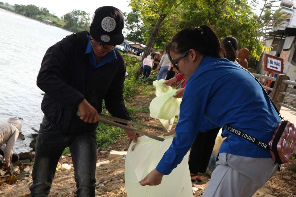 Chung tay làm sạch môi trường vì du lịch xanh, thân thiện - 7 Chung tay làm sạch môi trường vì du lịch xanh, thân thiện - 7