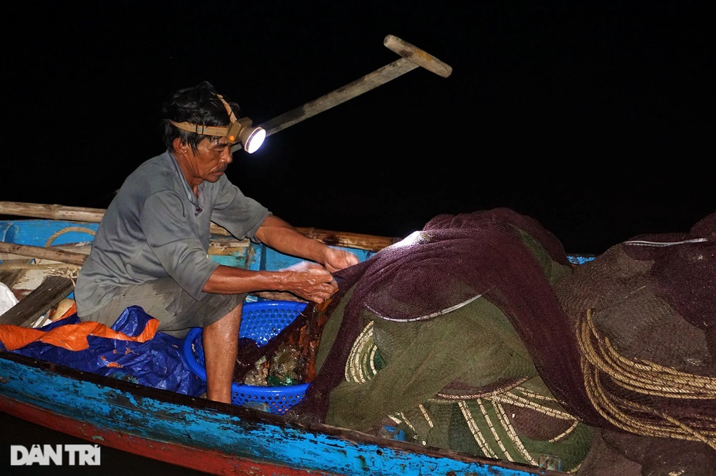 Tuyệt chiêu dụ tôm của ngư phủ cả đời cắm chốt nơi cửa sông - 12 Tuyệt chiêu dụ tôm của ngư phủ cả đời cắm chốt nơi cửa sông - 12