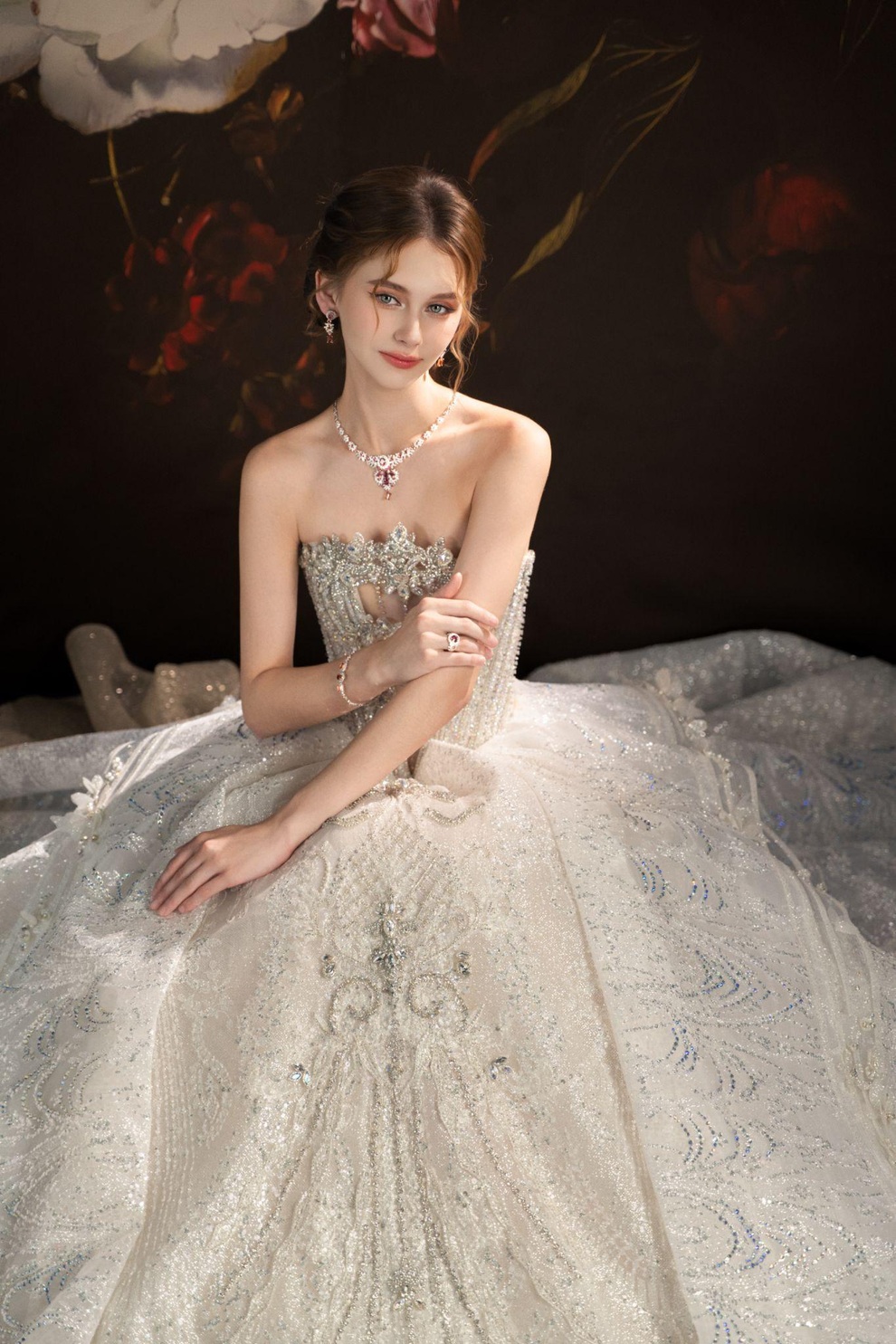 PNJ bắt tay Linh Nga Couture, tái hiện tinh hoa Việt dưới ngôn ngữ thời trang cao cấp - 4 PNJ bắt tay Linh Nga Couture, tái hiện tinh hoa Việt dưới ngôn ngữ thời trang cao cấp - 4