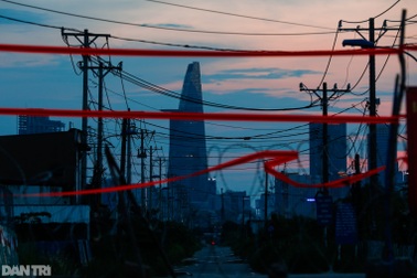 Cuốn nhật ký bi tráng về một năm gồng mình chống dịch Covid-19 của TPHCM