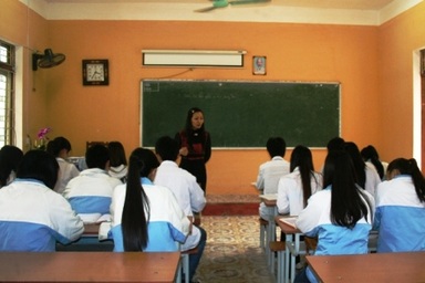 Học sinh xé tài liệu ôn tập môn Sử: Giáo viên trăn trở