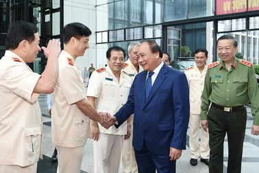 Thủ tướng: Đẩy lùi suy thoái, đẩy mạnh chống tiêu cực trong lực lượng cảnh sát