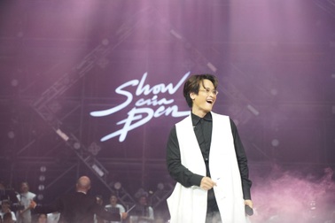 Hà Anh Tuấn hát loạt hit cùng Đen Vâu khiến hơn 10.000 khán giả vỡ òa